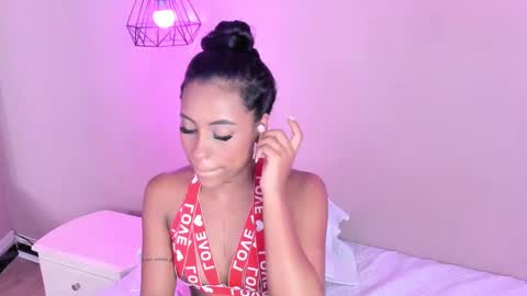 Alahia  online show from 4, 3, 2025