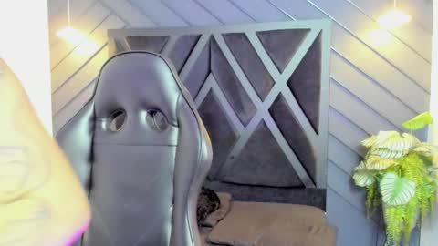 Snapshot of alahia_dangelo_ chatting on 11, 9, 2025 ALAHIA online show from 11, 9, 2025