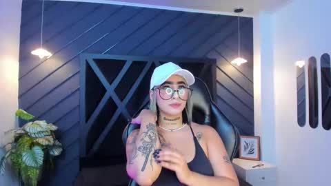 Snapshot of alahia_dangelo_ chatting on 16, 9, 2025 ALAHIA online show from 16, 9, 2025