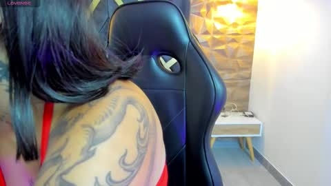 Snapshot of alahia_dangelo_ chatting on 4, 10, 2025 ALAHIA online show from 4, 10, 2025