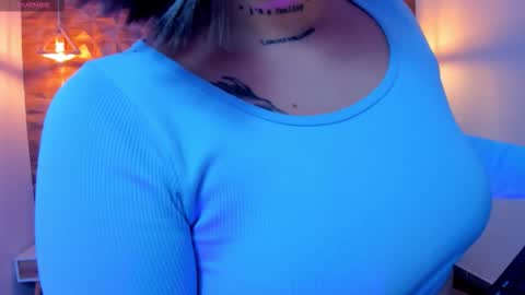 Snapshot of alahia_dangelo_ chatting on 9, 10, 2025 ALAHIA online show from 9, 10, 2025