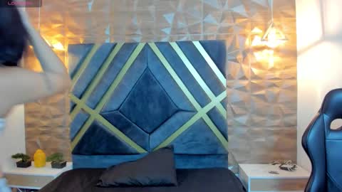 Snapshot of alahia_dangelo_ chatting on 10, 10, 2025 ALAHIA online show from 10, 10, 2025