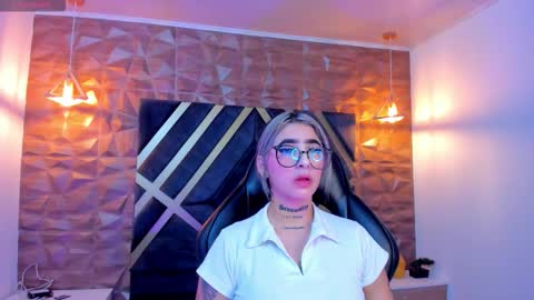 Snapshot of alahia_dangelo_ chatting on 11, 10, 2025 ALAHIA online show from 11, 10, 2025