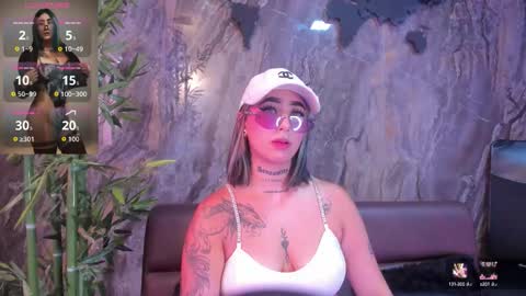 Snapshot of alahia_dangelo_ chatting on 20, 10, 2025 ALAHIA online show from 20, 10, 2025