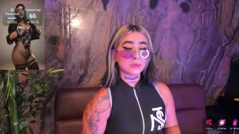 Snapshot of alahia_dangelo_ chatting on 28, 10, 2025 ALAHIA online show from 28, 10, 2025