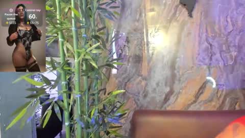 Snapshot of alahia_dangelo_ chatting on 29, 10, 2025 ALAHIA online show from 29, 10, 2025