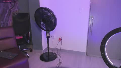 Snapshot of alahia_dangelo_ chatting on 11, 11, 2025 ALAHIA online show from 11, 11, 2025