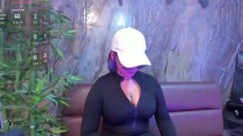 Snapshot of alahia_dangelo_ chatting on 17, 11, 2025 ALAHIA online show from 17, 11, 2025