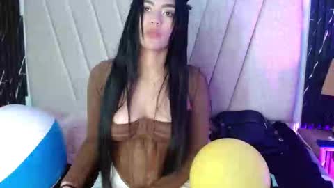 Snapshot of alahia_sweet_official chatting on 8, 10, 2025 Alahia sweet official online show from 8, 10, 2025