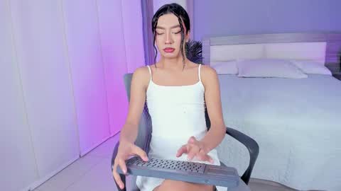 Snapshot of alaiaguerra chatting on 2, 11, 2025 alaiaguerra online show from 2, 11, 2025