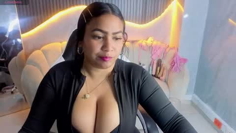Snapshot of alana_fox_tx chatting on 18, 7, 2026 Follow me.. Live 1430 to 2100 online show from 18, 7, 2026