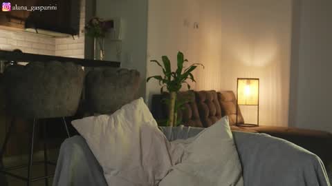 Snapshot of alana_gasparani chatting on 9, 1, 2026 Alana Gasparini online show from 9, 1, 2026