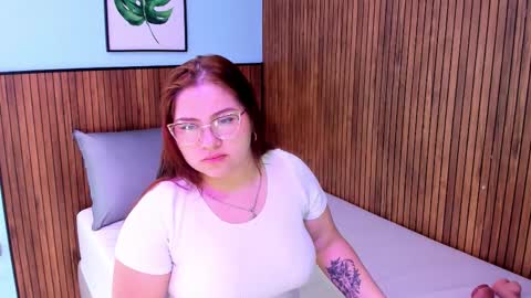Snapshot of alana_glasses chatting on 10, 9, 2025 Alana online show from 10, 9, 2025
