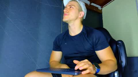 Snapshot of alanferrer chatting on 8, 5, 2026 Alan Ferrer online show from 8, 5, 2026