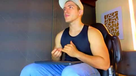 Snapshot of alanferrer chatting on 25, 5, 2026 Alan Ferrer online show from 25, 5, 2026