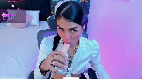 Snapshot of alanna_wild chatting on 28, 6, 2026 Alana online show from 28, 6, 2026