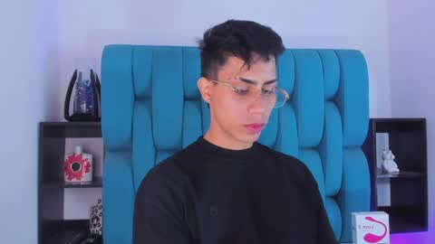 Snapshot of alannaughty_ chatting on 12, 1, 2025 alannaughty_ online show from 12, 1, 2025