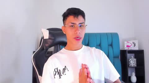 Snapshot of alannaughty_ chatting on 23, 1, 2025 alannaughty_ online show from 23, 1, 2025