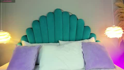 Alassia Hocthner online show from 7, 11, 2025