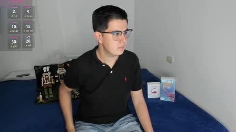 Snapshot of ale223735 chatting on 8, 11, 2025 Alejandro Thamer online show from 8, 11, 2025