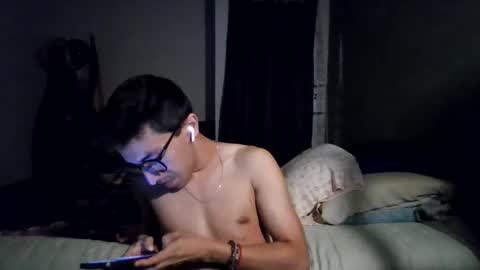 Snapshot of aleexrune chatting on 17, 10, 2025 aleexrune online show from 17, 10, 2025