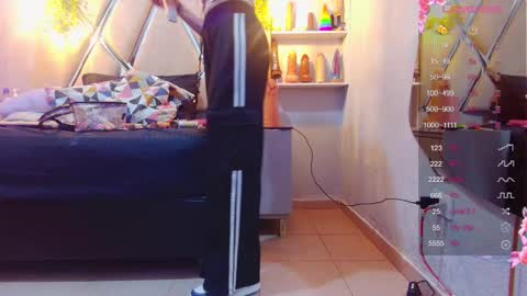 Snapshot of alejandra_martinss chatting on 5, 12, 2025 alejandra martins online show from 5, 12, 2025