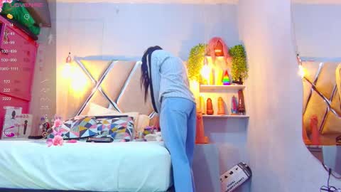 Snapshot of alejandra_martinss chatting on 17, 12, 2025 alejandra martins online show from 17, 12, 2025