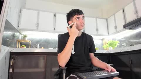 Snapshot of alejo_gray1 chatting on 5, 1, 2026 alejo_gray1 online show from 5, 1, 2026