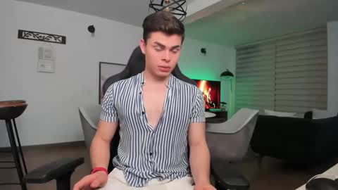 Snapshot of alejoo_twink chatting on 1, 3, 2025 ONLYFANS Alejoo twink online show from 1, 3, 2025