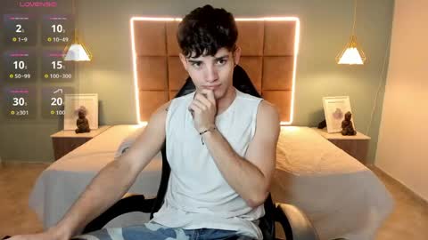 Snapshot of alejootwink chatting on 28, 4, 2026 ALejoo Saenz online show from 28, 4, 2026