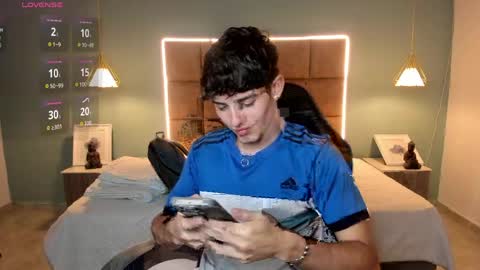 Snapshot of alejootwink chatting on 1, 5, 2026 ALejoo Saenz online show from 1, 5, 2026