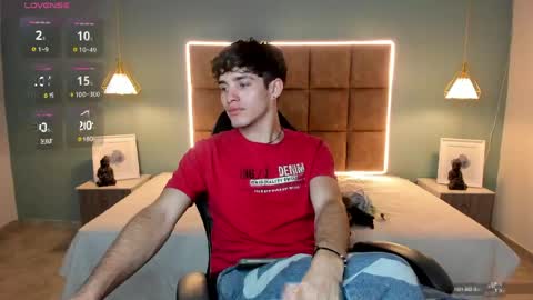 Snapshot of alejootwink chatting on 7, 5, 2026 ALejoo Saenz online show from 7, 5, 2026