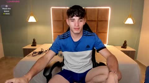 Snapshot of alejootwink chatting on 16, 5, 2026 ALejoo Saenz online show from 16, 5, 2026
