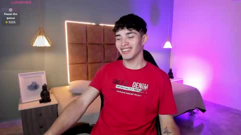 Snapshot of alejootwink chatting on 18, 5, 2026 ALejoo Saenz online show from 18, 5, 2026