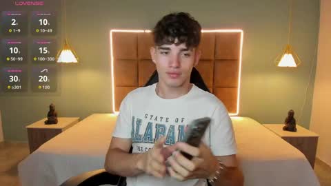 Snapshot of alejootwink chatting on 3, 6, 2026 ALejoo Saenz online show from 3, 6, 2026