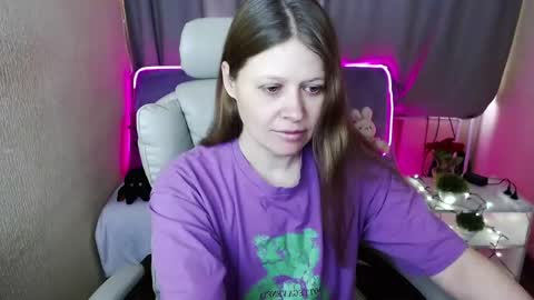 Snapshot of alekasamui chatting on 5, 2, 2025 Aleksa online show from 5, 2, 2025
