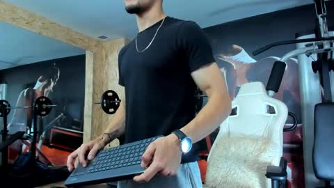 Snapshot of aless_king chatting on 5, 4, 2026 Alessandro King online show from 5, 4, 2026