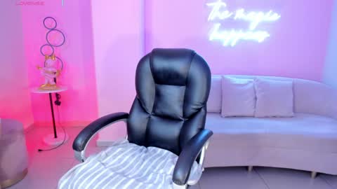 ALESSA ROMERO  online show from 4, 2, 2025