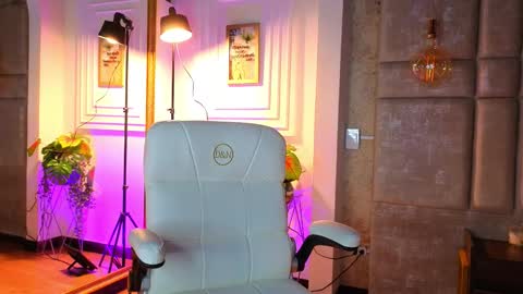 Snapshot of alessialondon chatting on 2, 3, 2026 Alessia online show from 2, 3, 2026