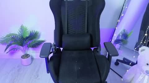 Snapshot of alessyaaa chatting on 30, 6, 2026 Ale online show from 30, 6, 2026