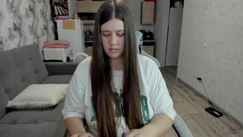 Aletta Oushen online show from 3, 12, 2025