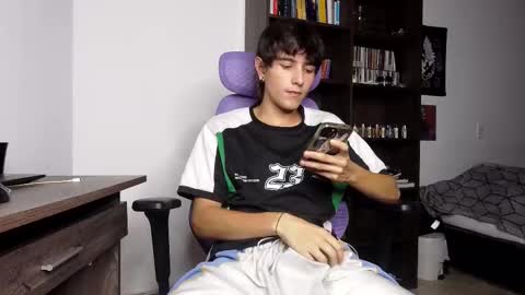 alex_connorr online show from 2, 11, 2025