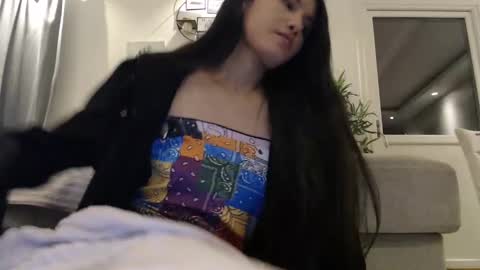 Nicha online show from 1, 1, 2025