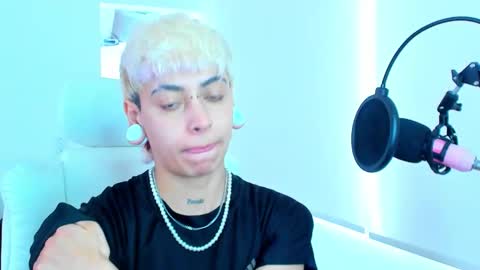 Snapshot of alex_poett chatting on 19, 11, 2025 Residente0xxx online show from 19, 11, 2025