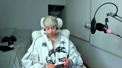 Snapshot of alex_poett chatting on 11, 2, 2026 Residente0xxx online show from 11, 2, 2026