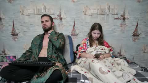 Alex and Sarah online show from 28, 10, 2025