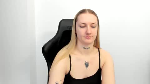 Snapshot of alexafragile chatting on 28, 4, 2026 Alexa online show from 28, 4, 2026