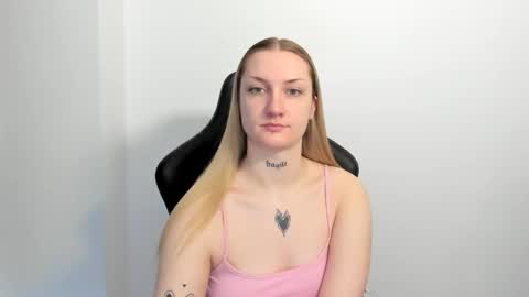 Snapshot of alexafragile chatting on 20, 5, 2026 Alexa online show from 20, 5, 2026