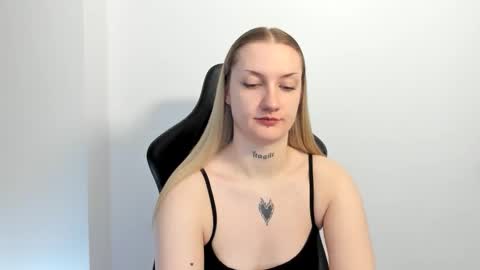Snapshot of alexafragile chatting on 5, 6, 2026 Alexa online show from 5, 6, 2026