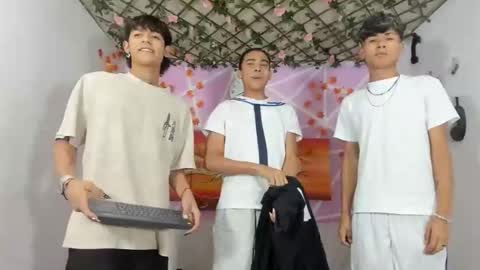 chicos hot online show from 26, 2, 2025